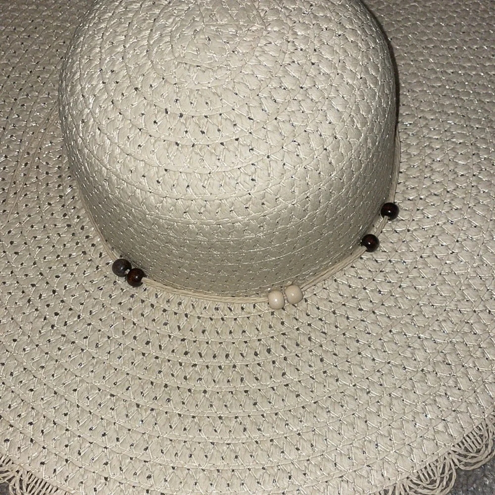 New cream sun scalloped cottage style beach hat